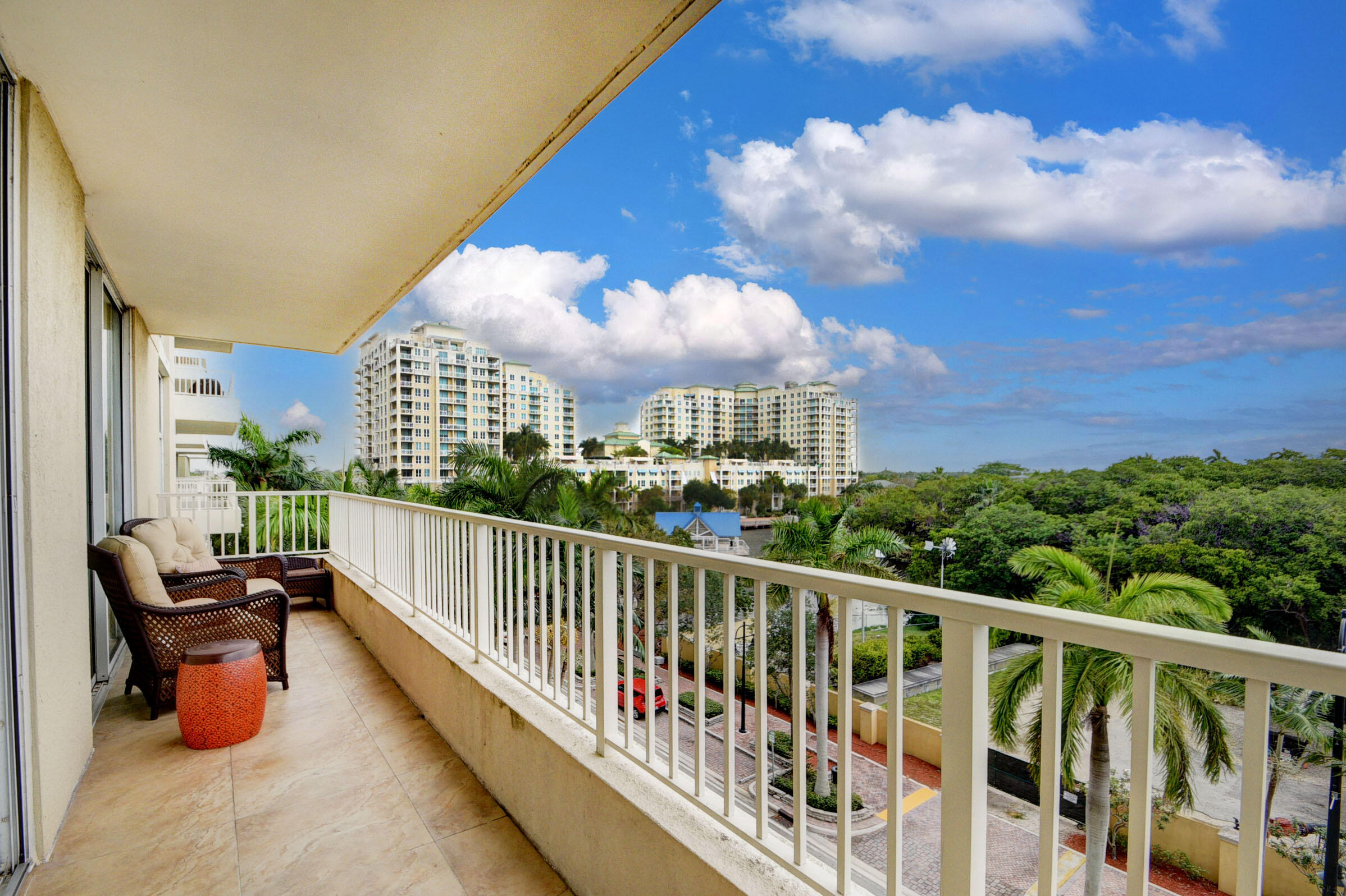 700 E Boulevard 506