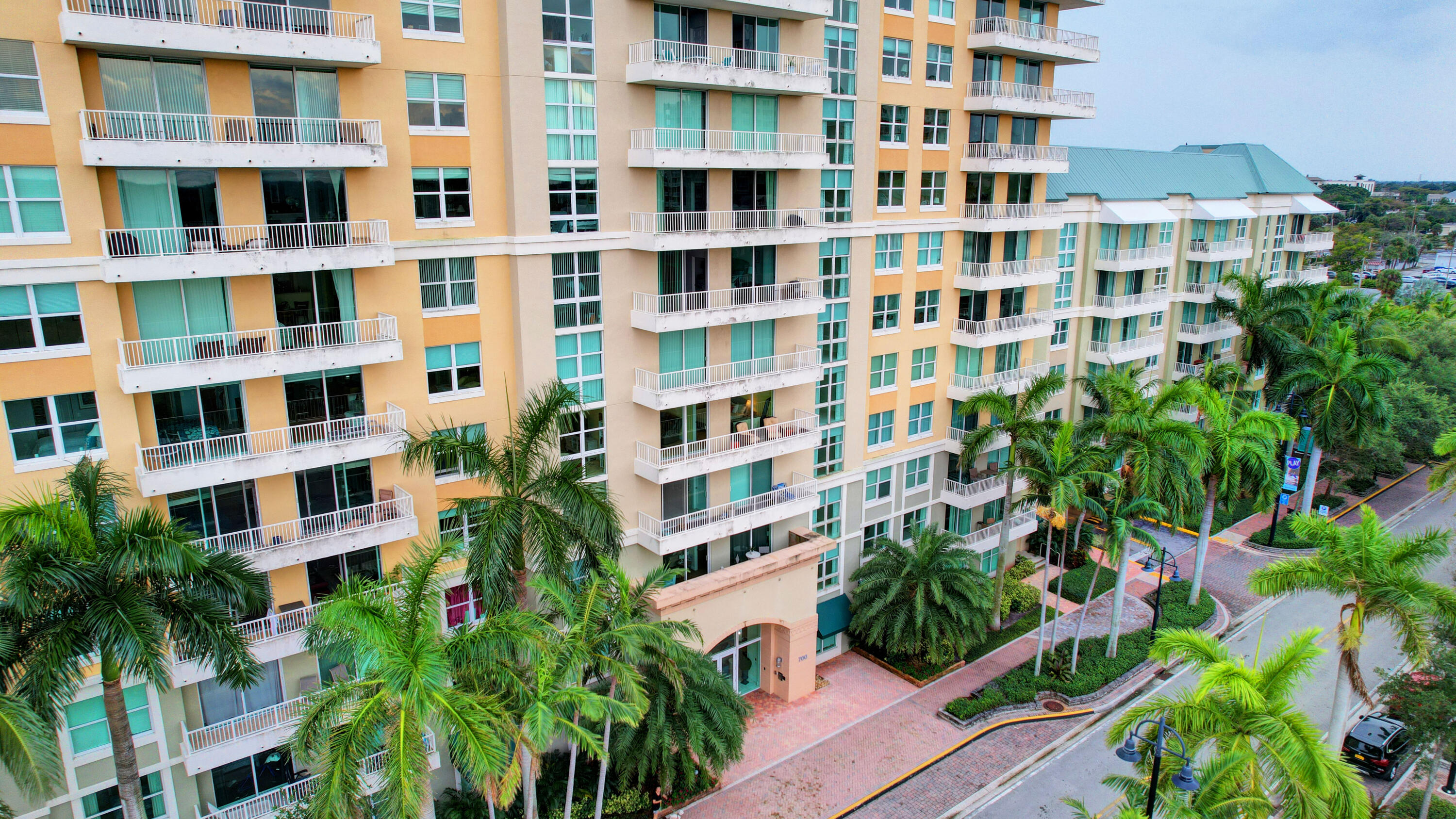 700 E Boulevard 506