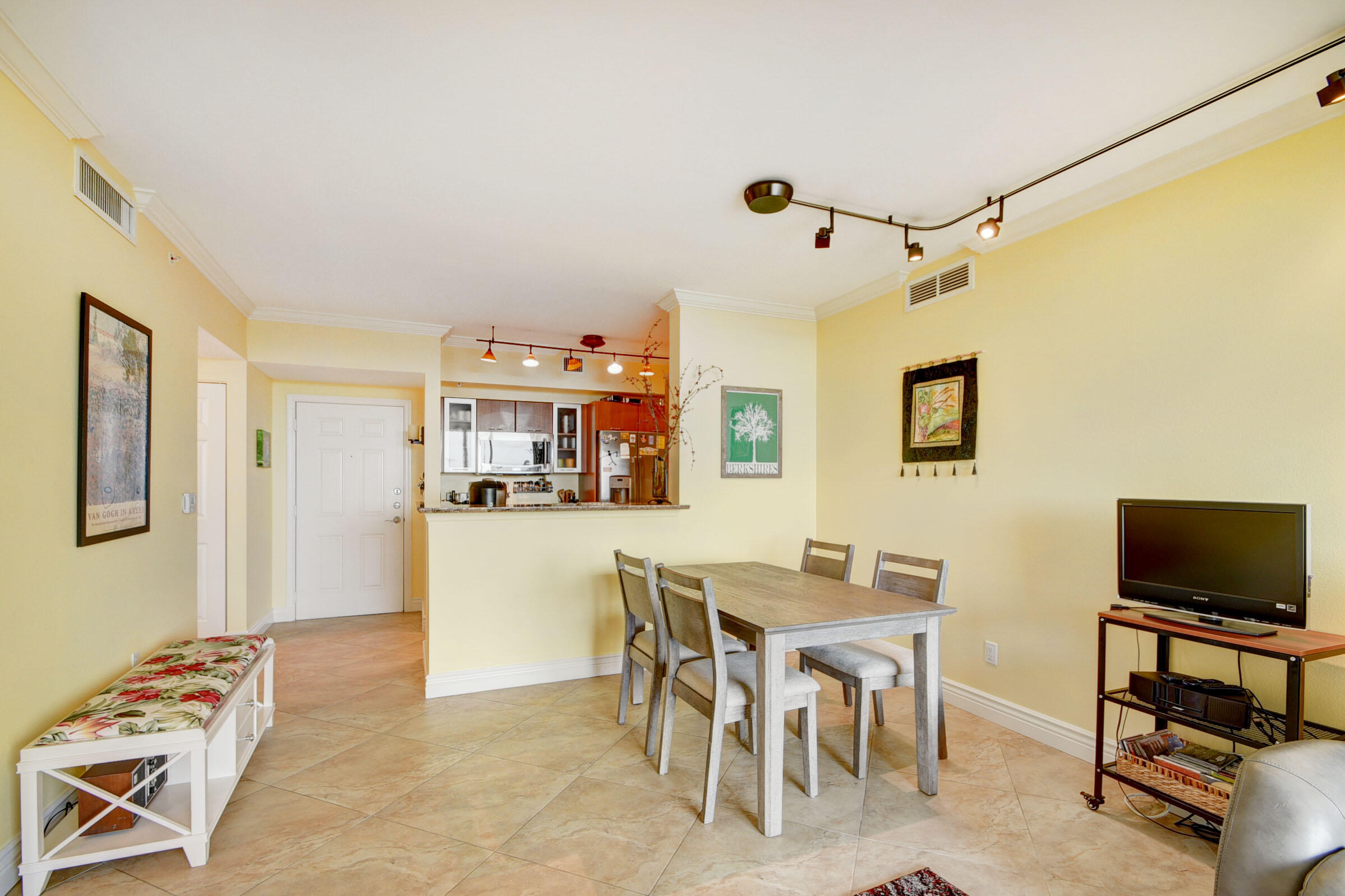700 E Boulevard 506