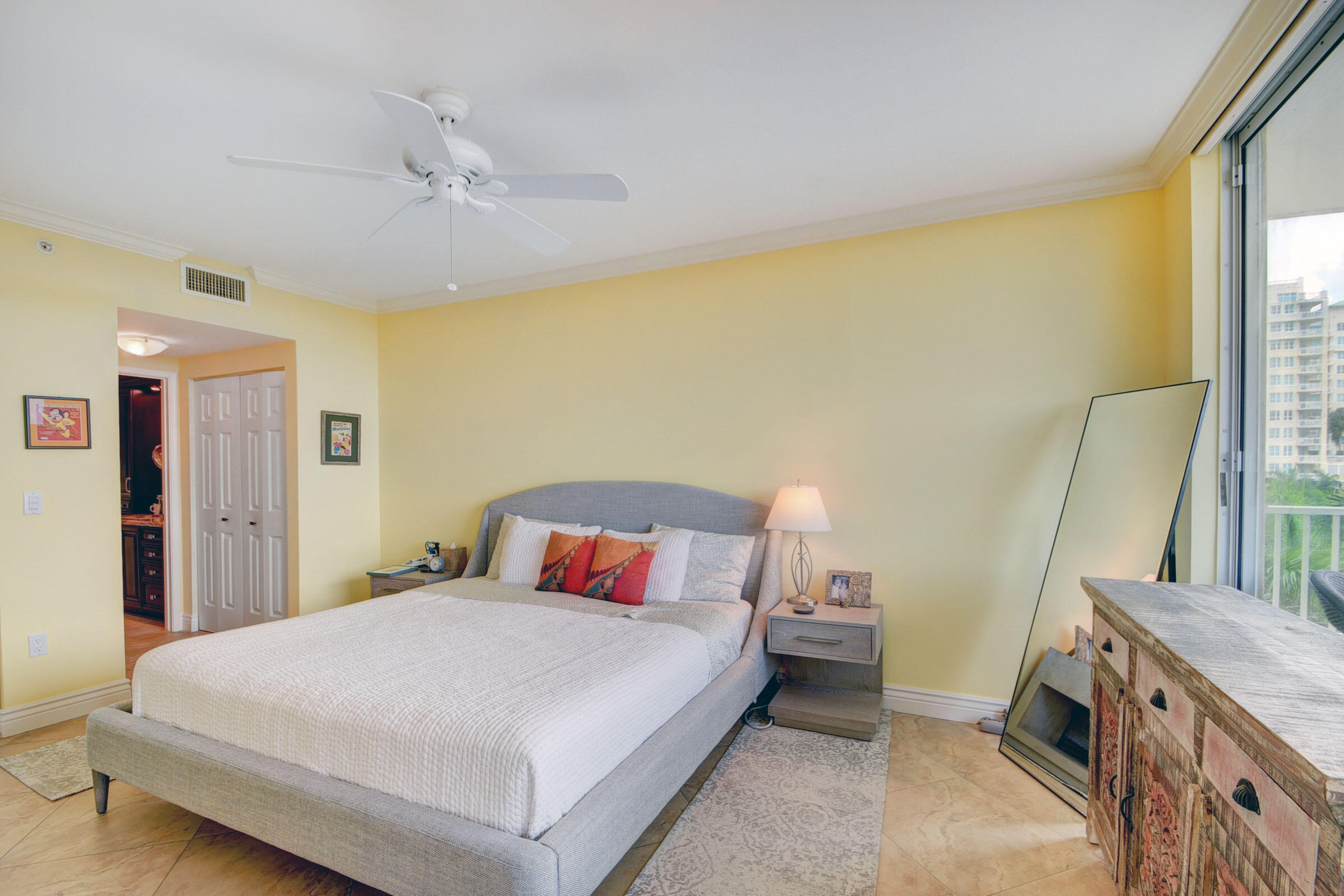 700 E Boulevard 506