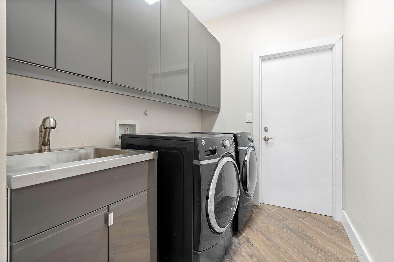 4180 Bocaire Boulevard