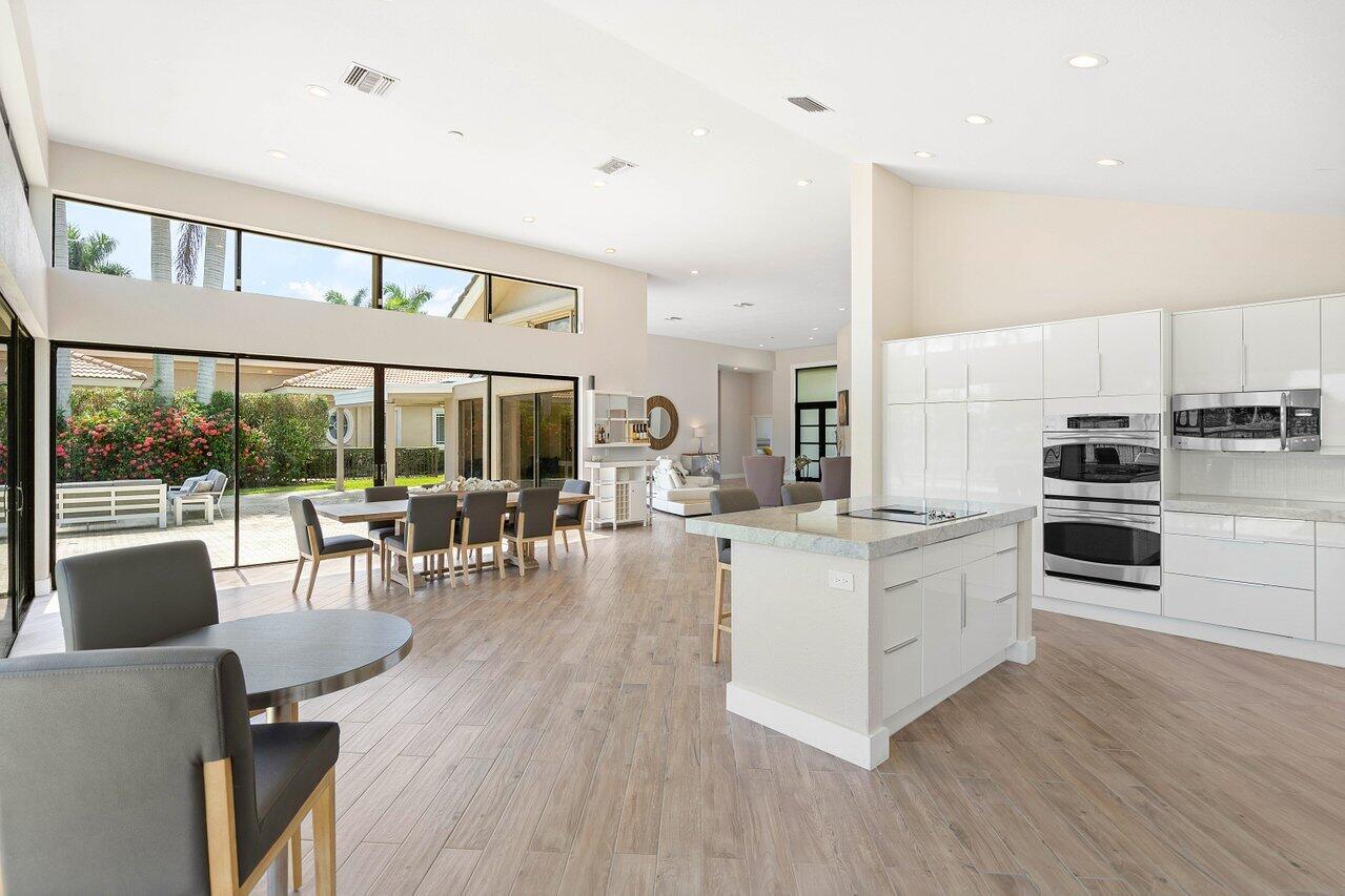 4180 Bocaire Boulevard