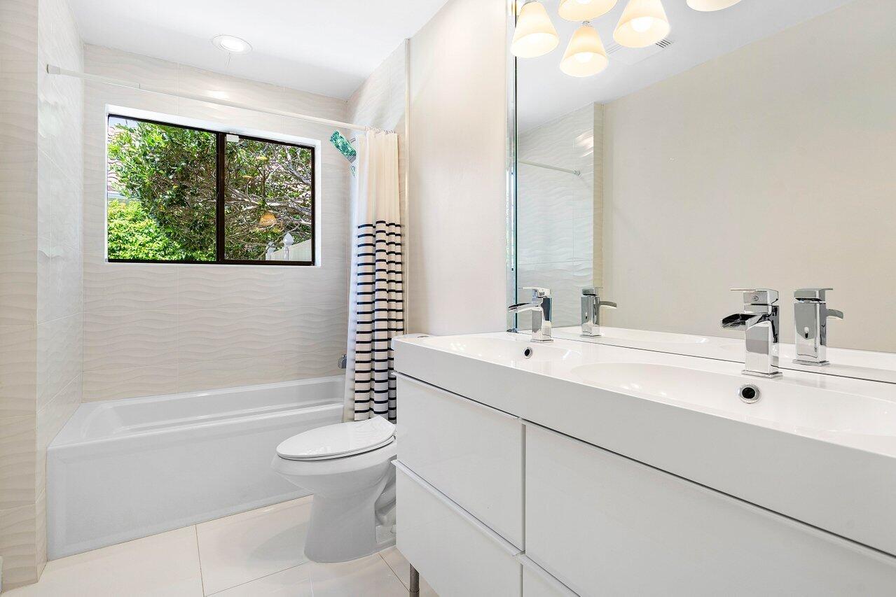 4180 Bocaire Boulevard