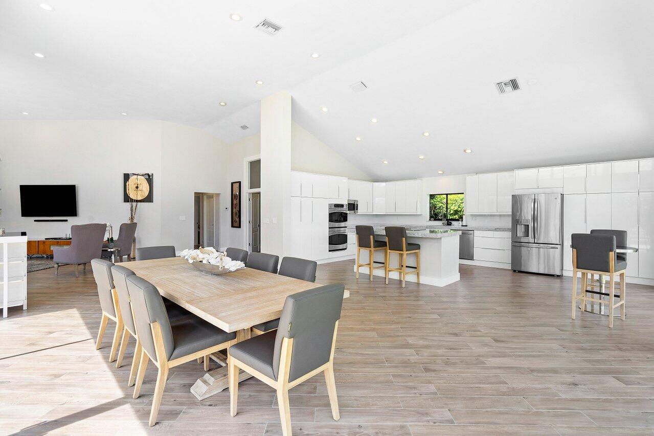 4180 Bocaire Boulevard