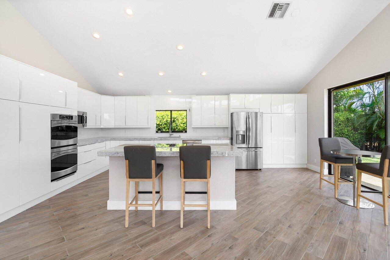 4180 Bocaire Boulevard