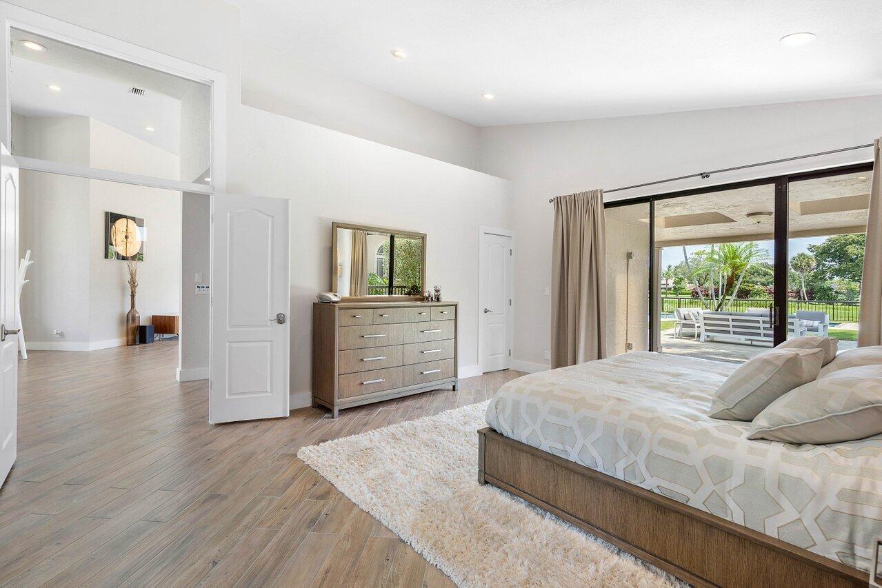 4180 Bocaire Boulevard