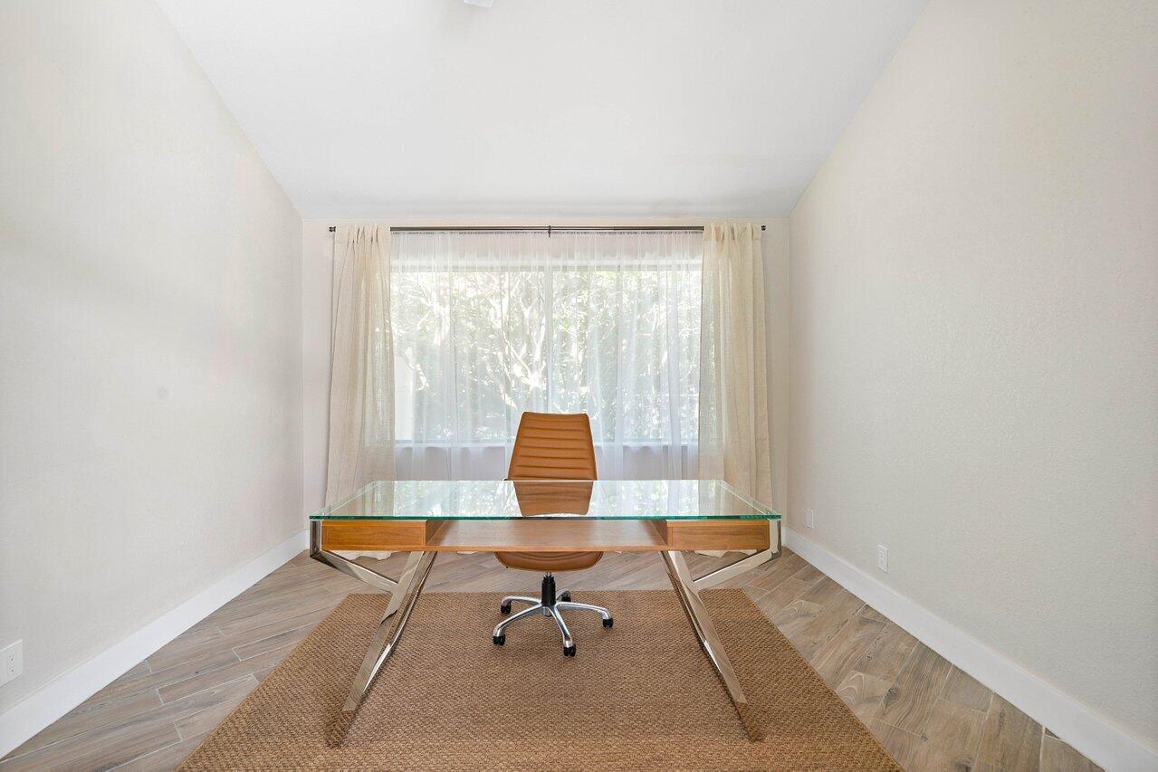 4180 Bocaire Boulevard