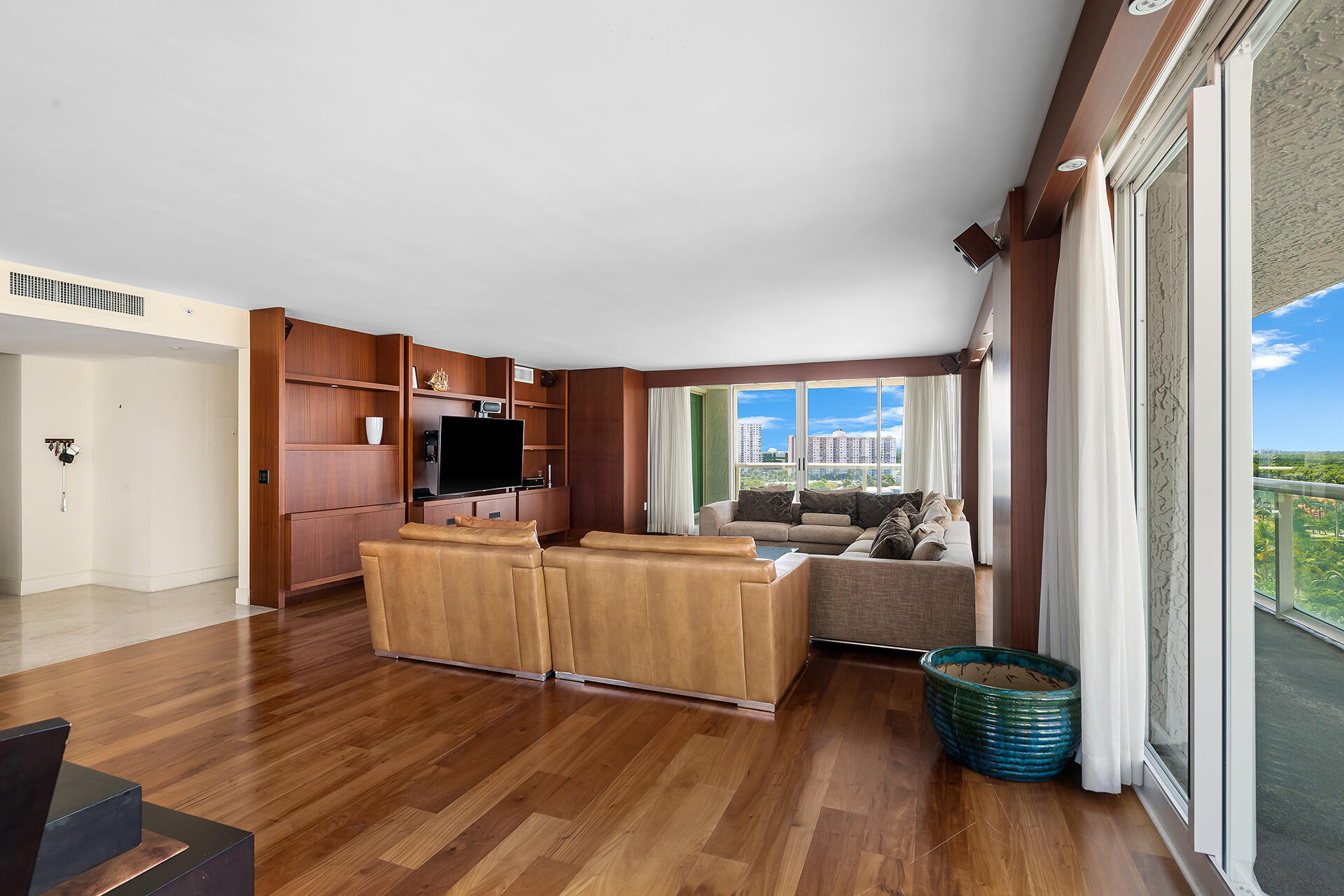 16400 Collins Avenue 1046, Sunny Isles Beach Unit: 1046