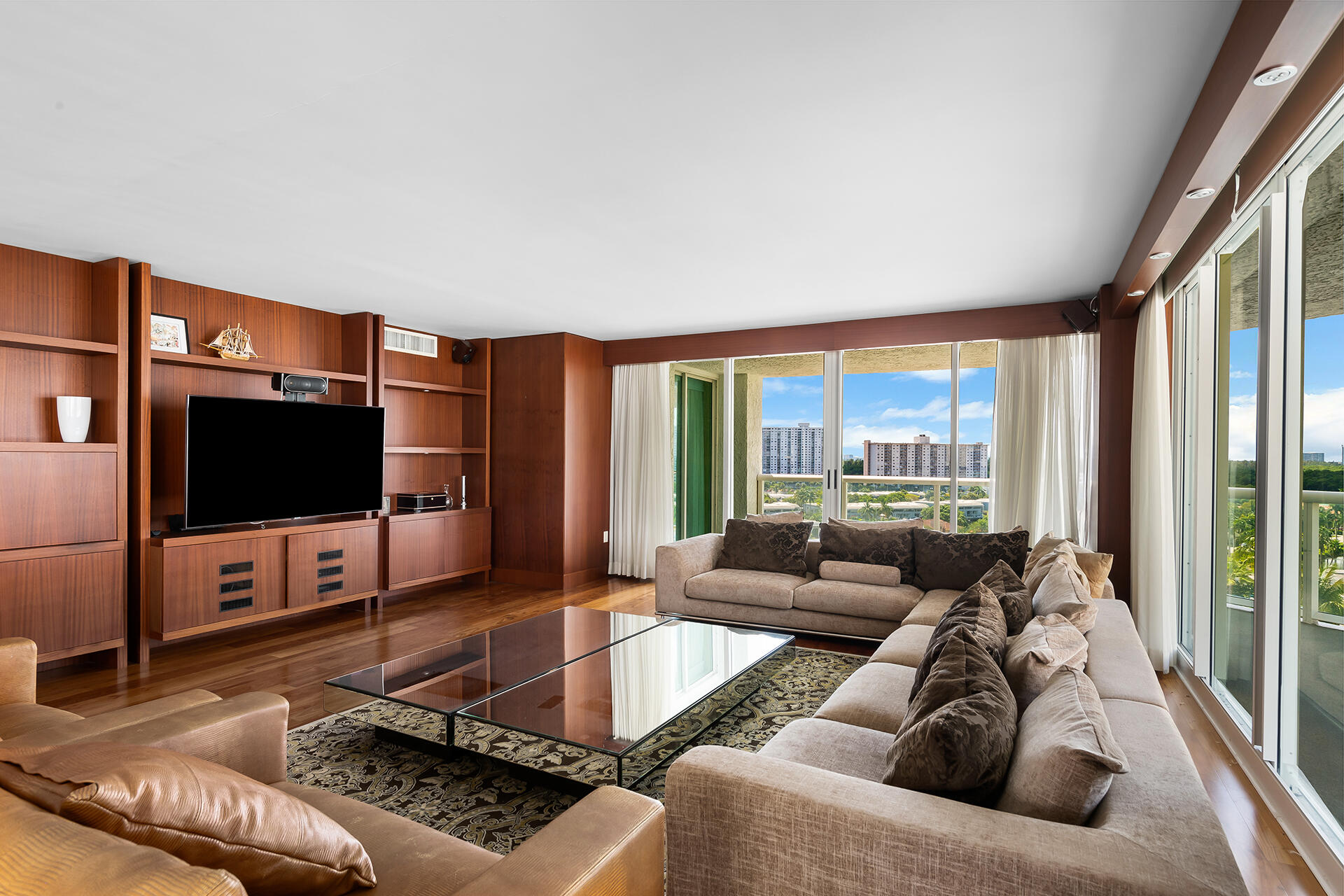 16400 Collins Avenue 1046, Sunny Isles Beach Unit: 1046