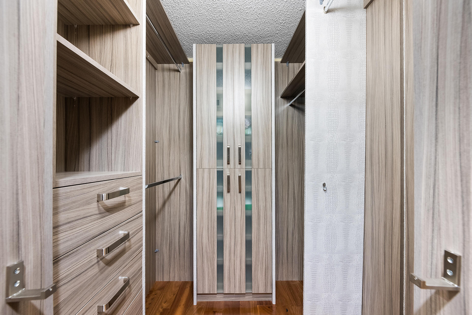 16400 Collins Avenue 1046, Sunny Isles Beach Unit: 1046