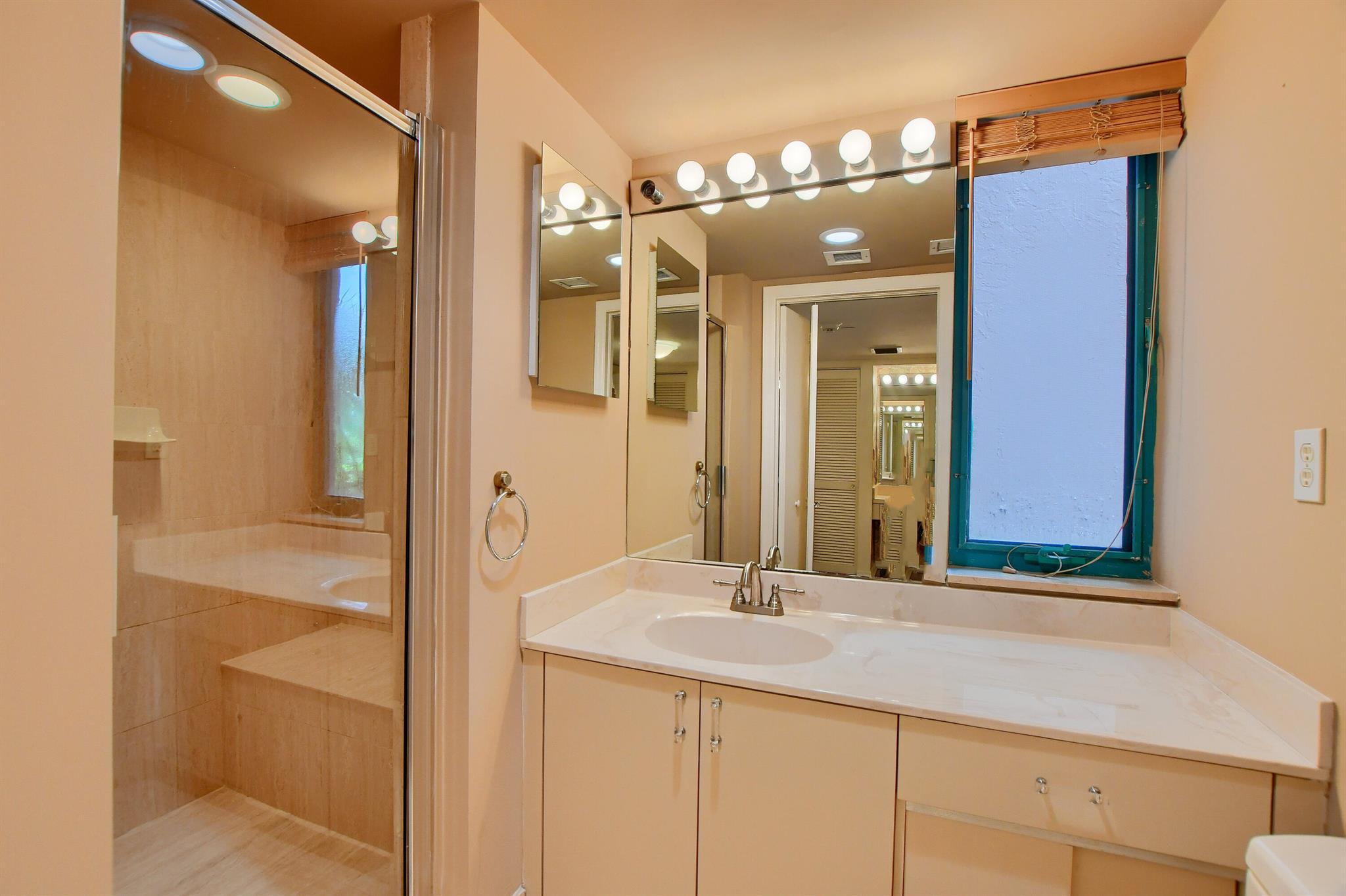 100 SE 5th Avenue 101