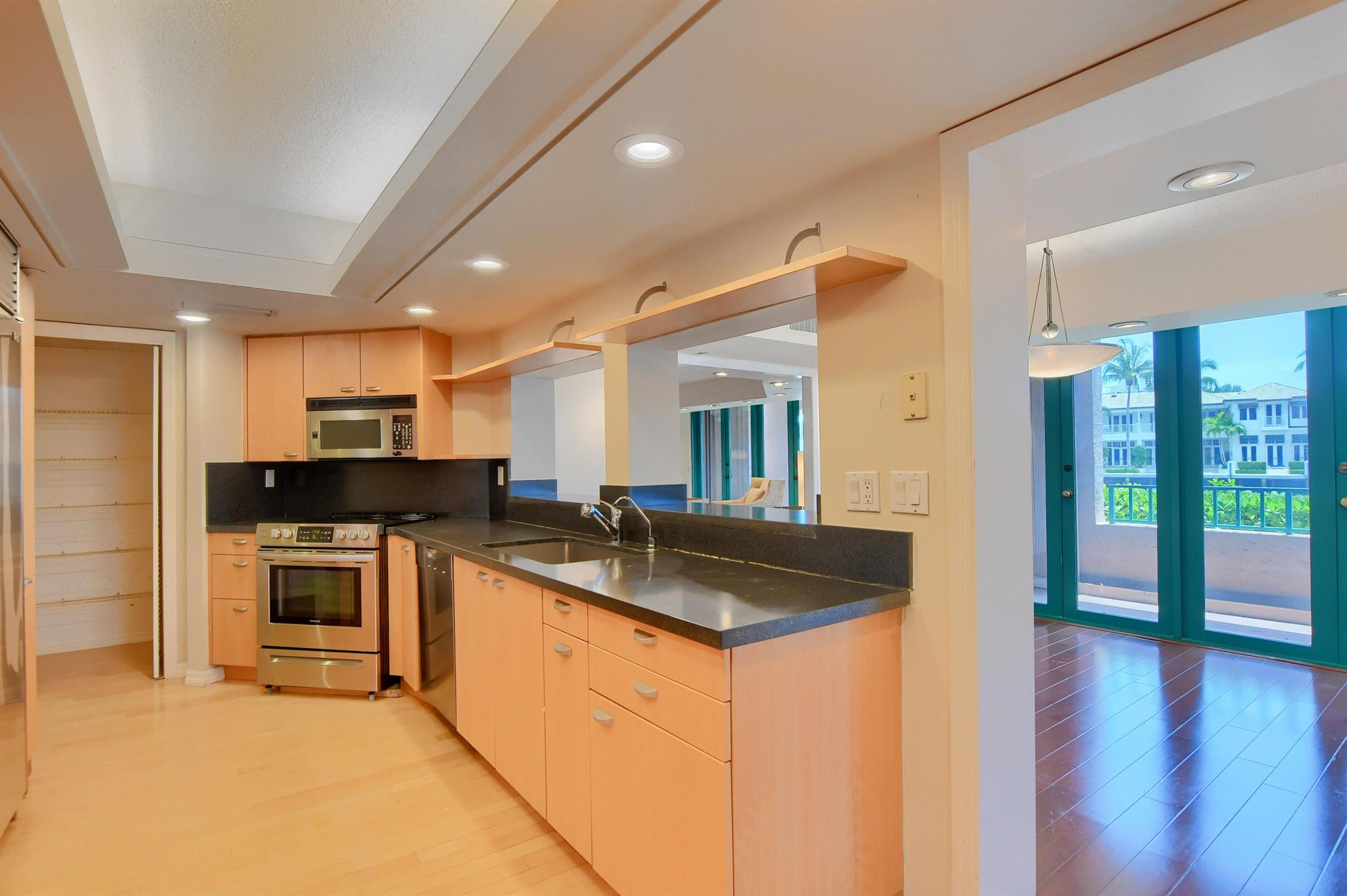 100 SE 5th Avenue 101