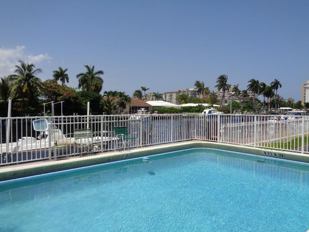 2751 NE 1st Street 101