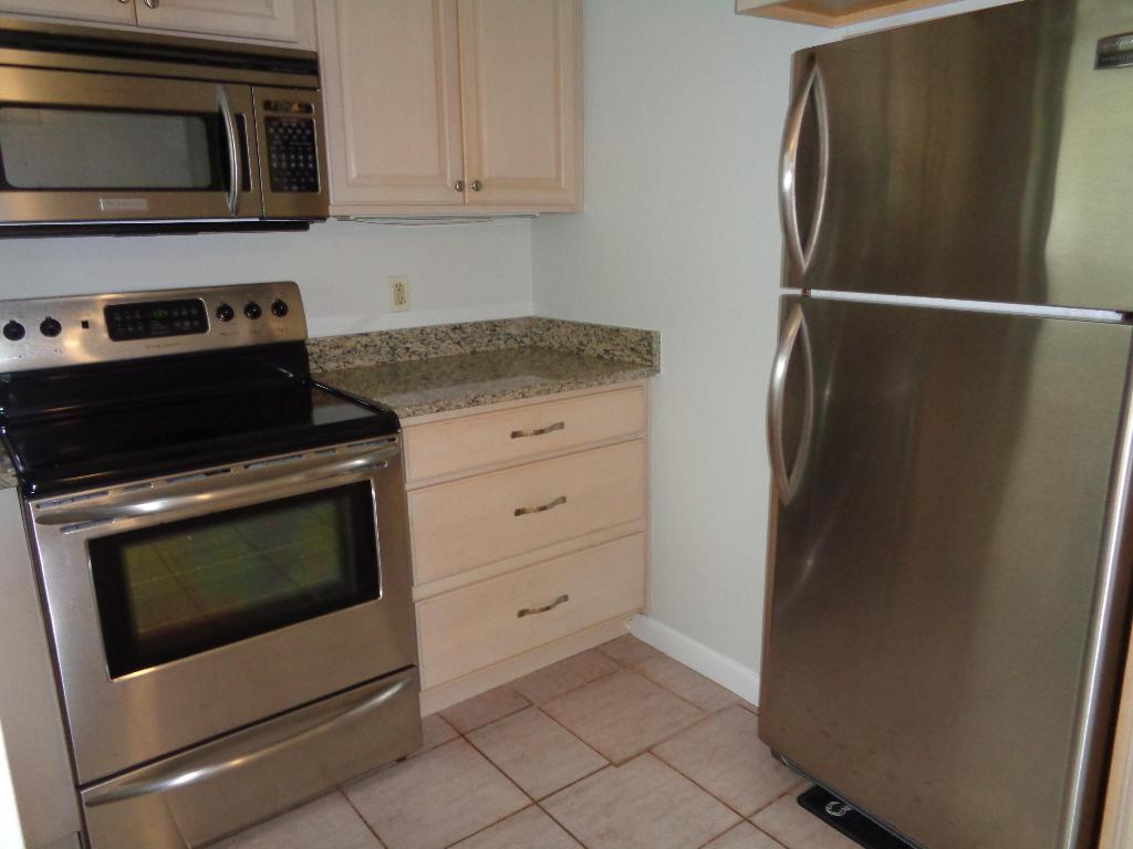 2751 NE 1st Street 101