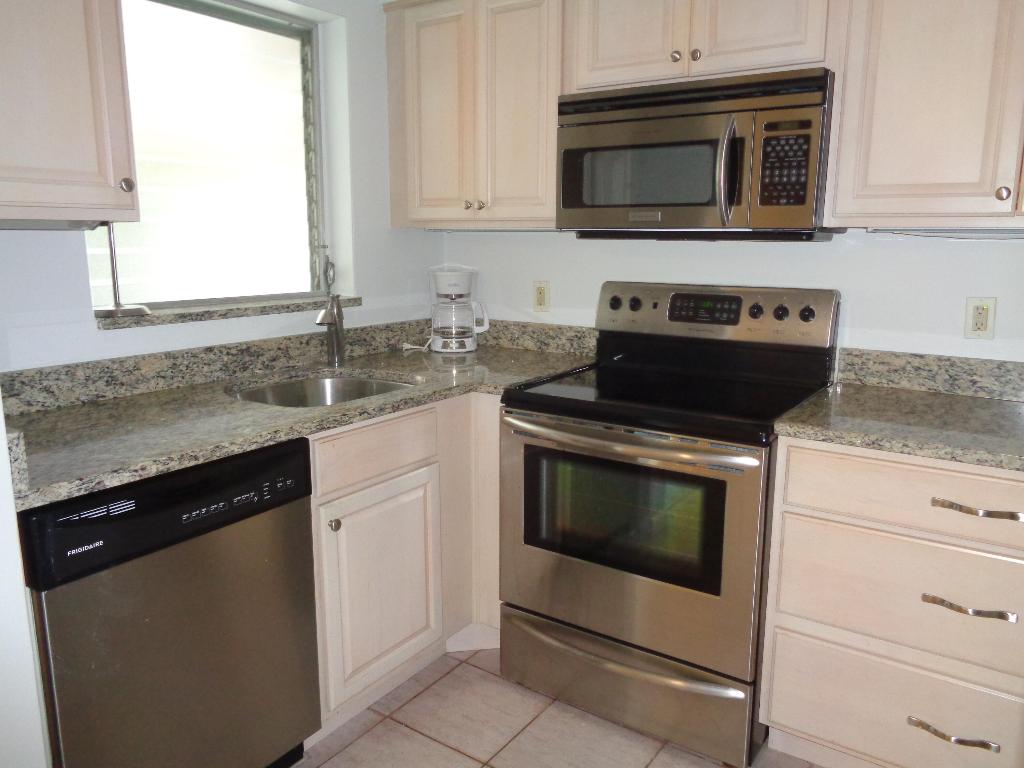 2751 NE 1st Street 101