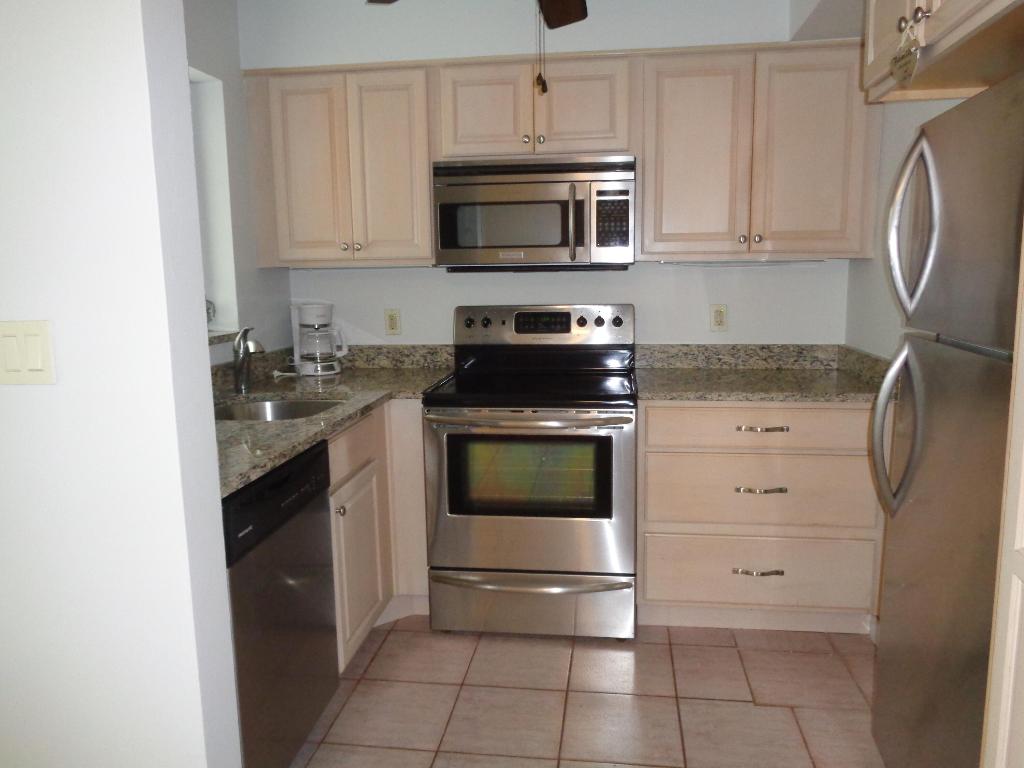 2751 NE 1st Street 101