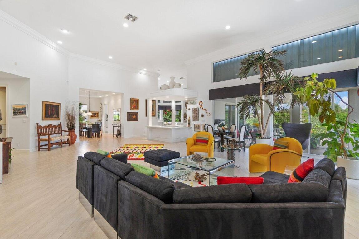 4148 Bocaire Boulevard