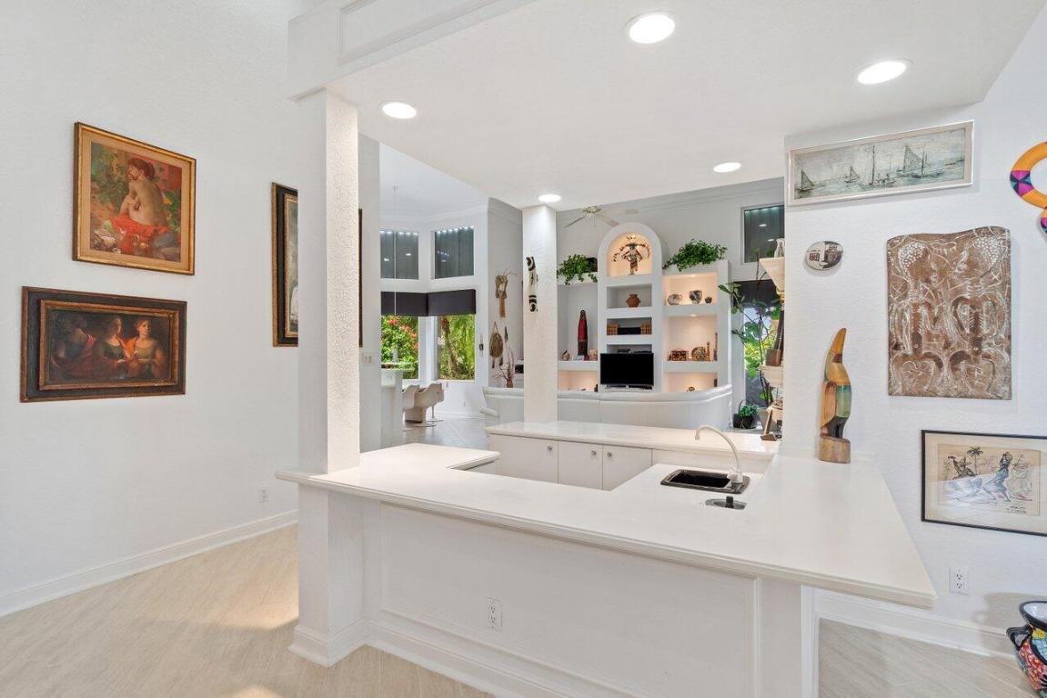 4148 Bocaire Boulevard