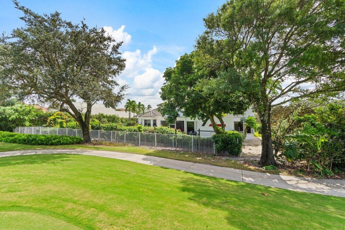 4148 Bocaire Boulevard