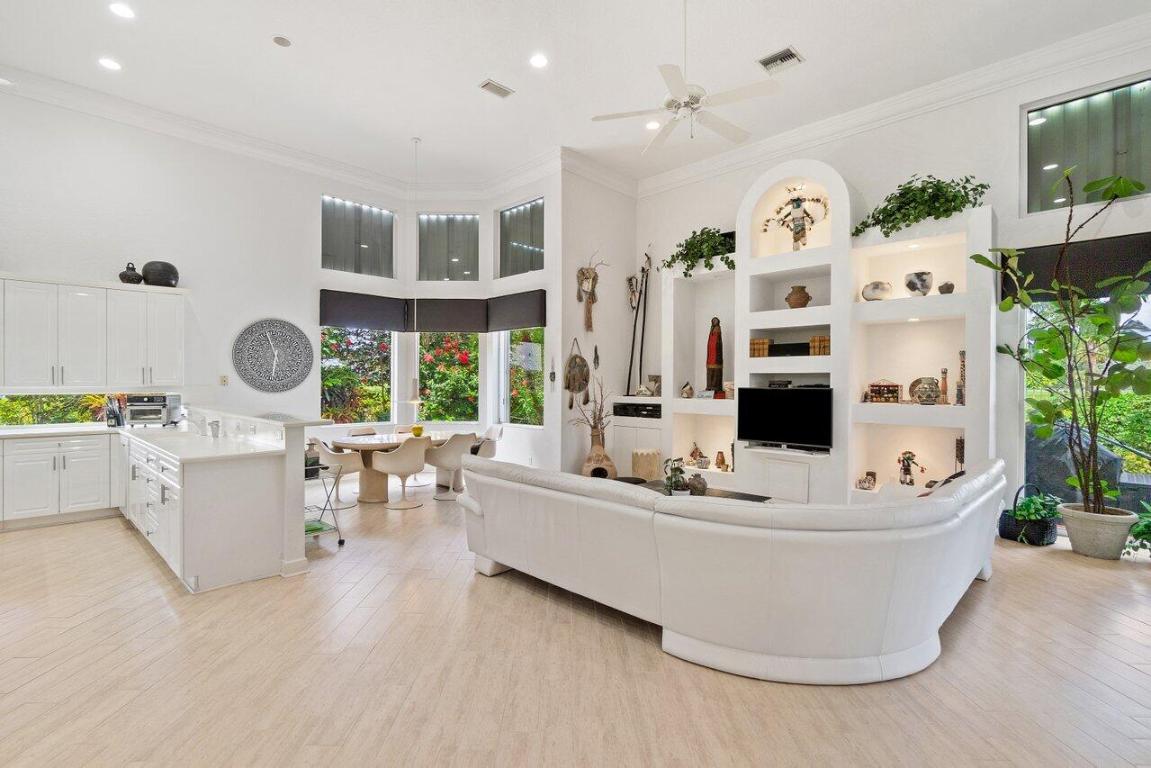 4148 Bocaire Boulevard