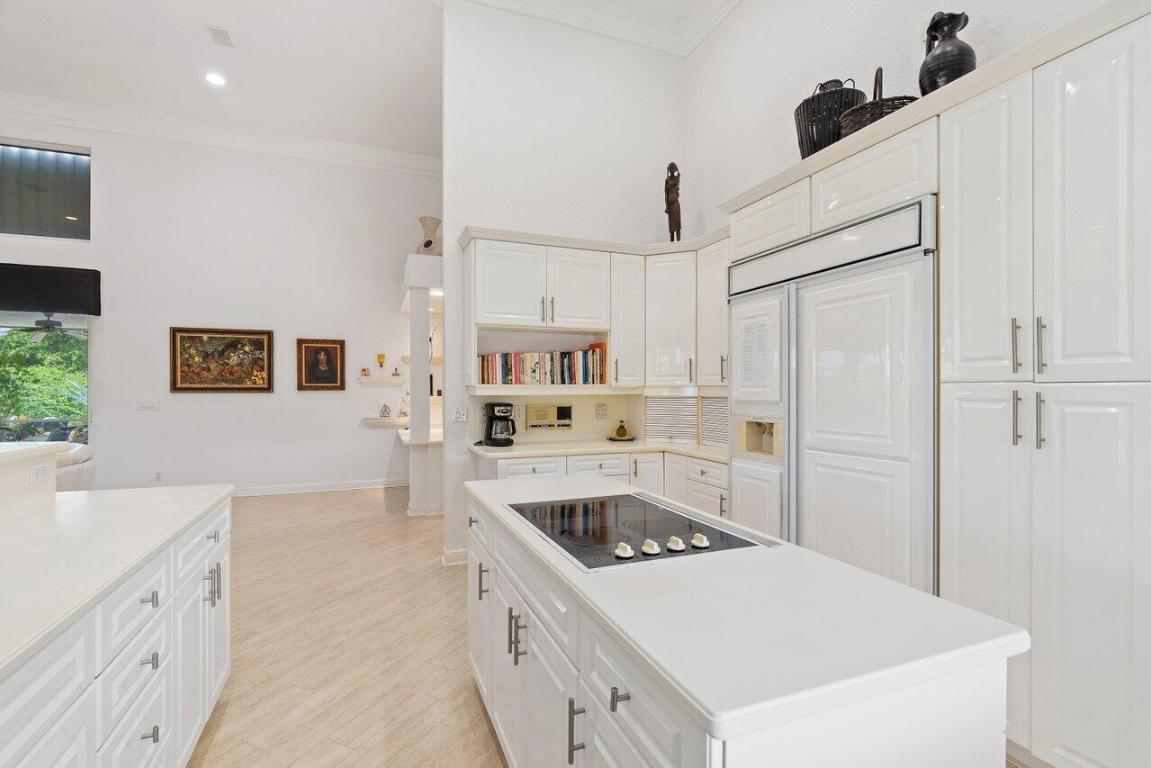 4148 Bocaire Boulevard