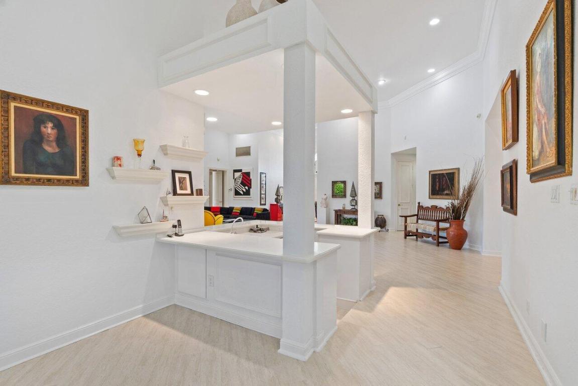 4148 Bocaire Boulevard