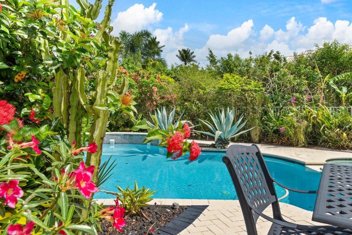 4148 Bocaire Boulevard