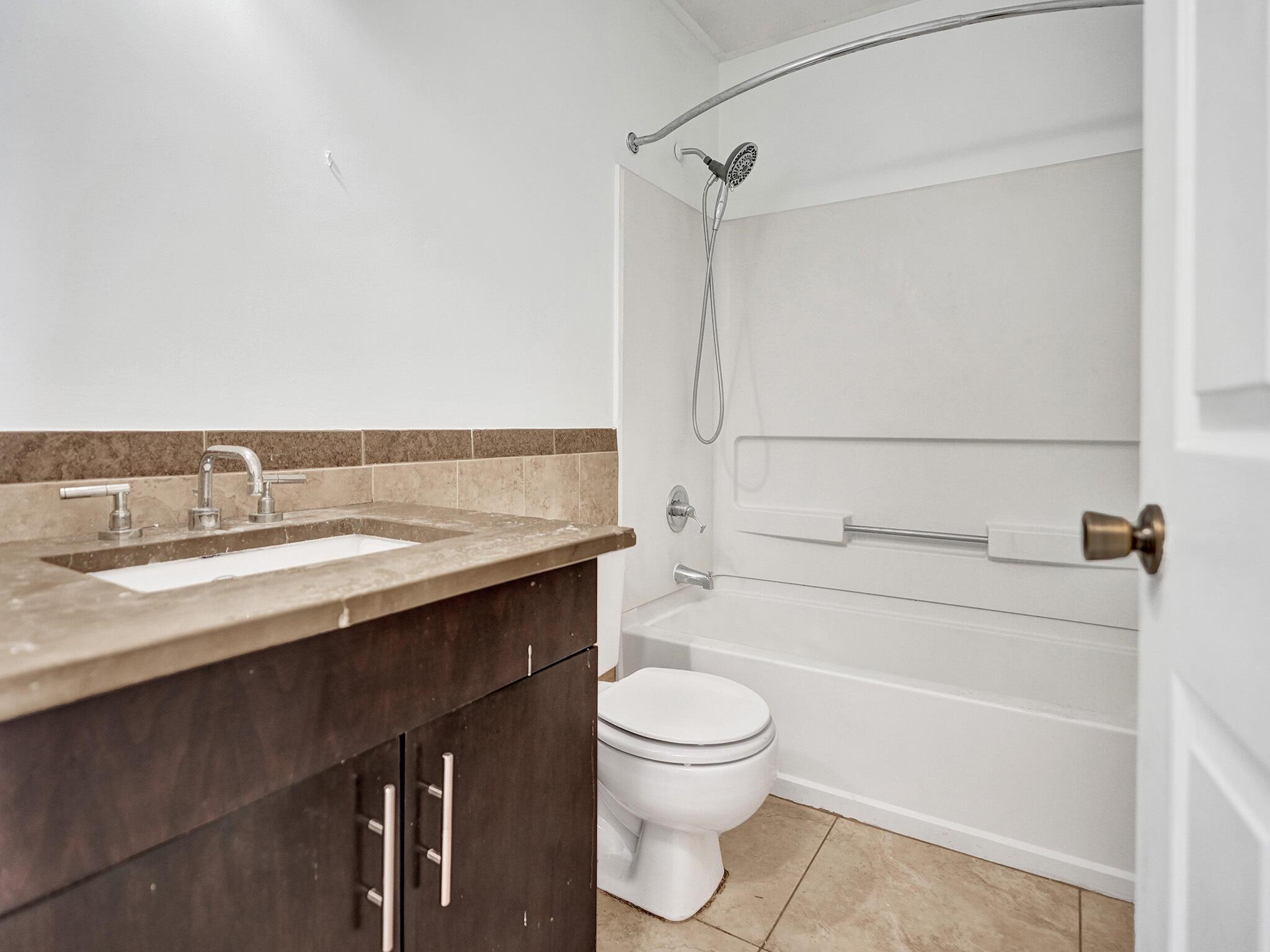 815 W Boulevard 11-202