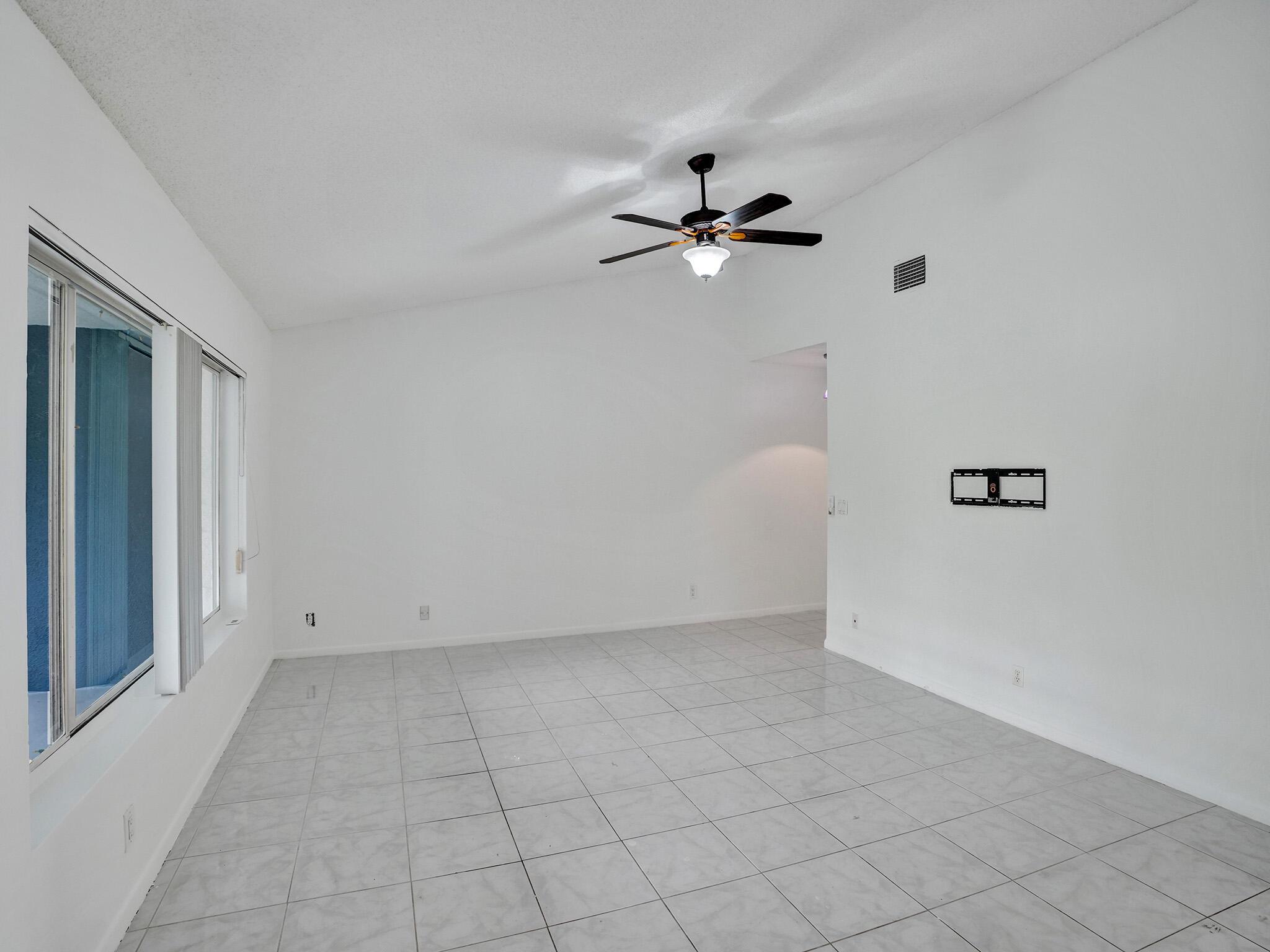 815 W Boulevard 11-202