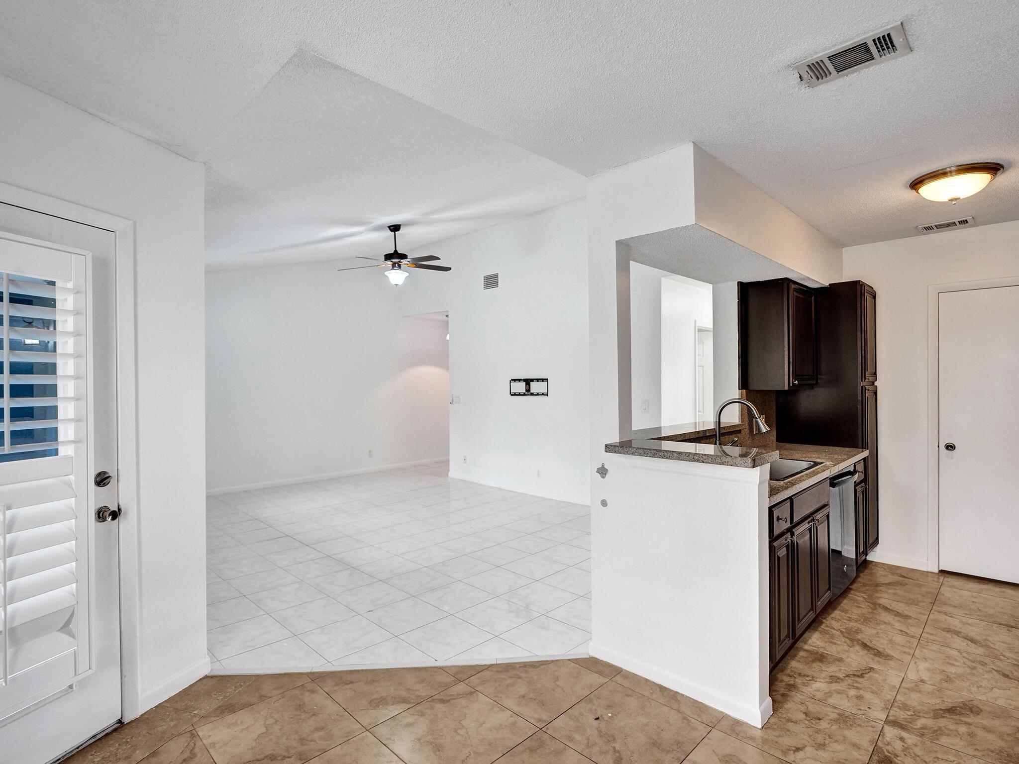 815 W Boulevard 11-202