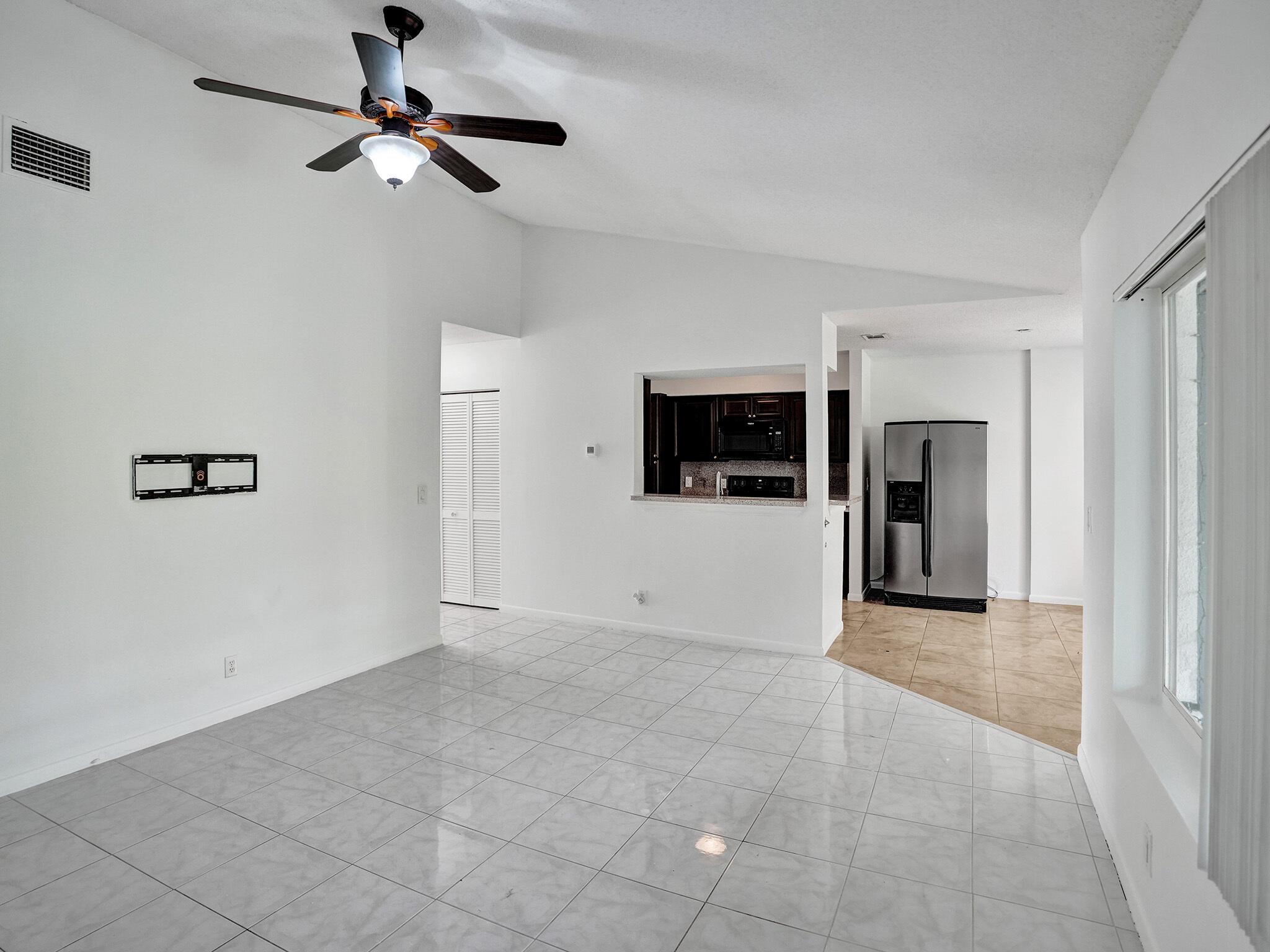 815 W Boulevard 11-202