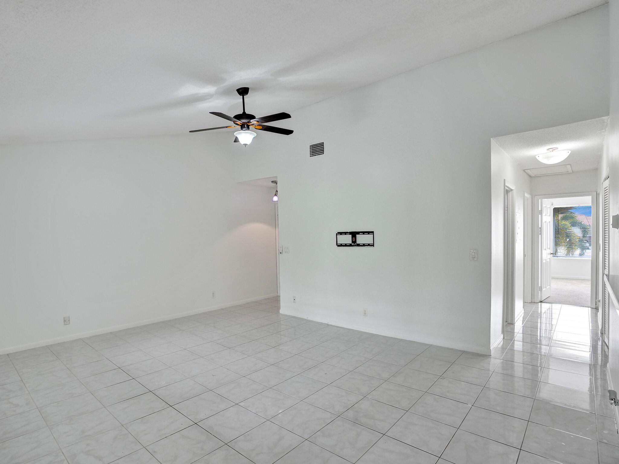 815 W Boulevard 11-202