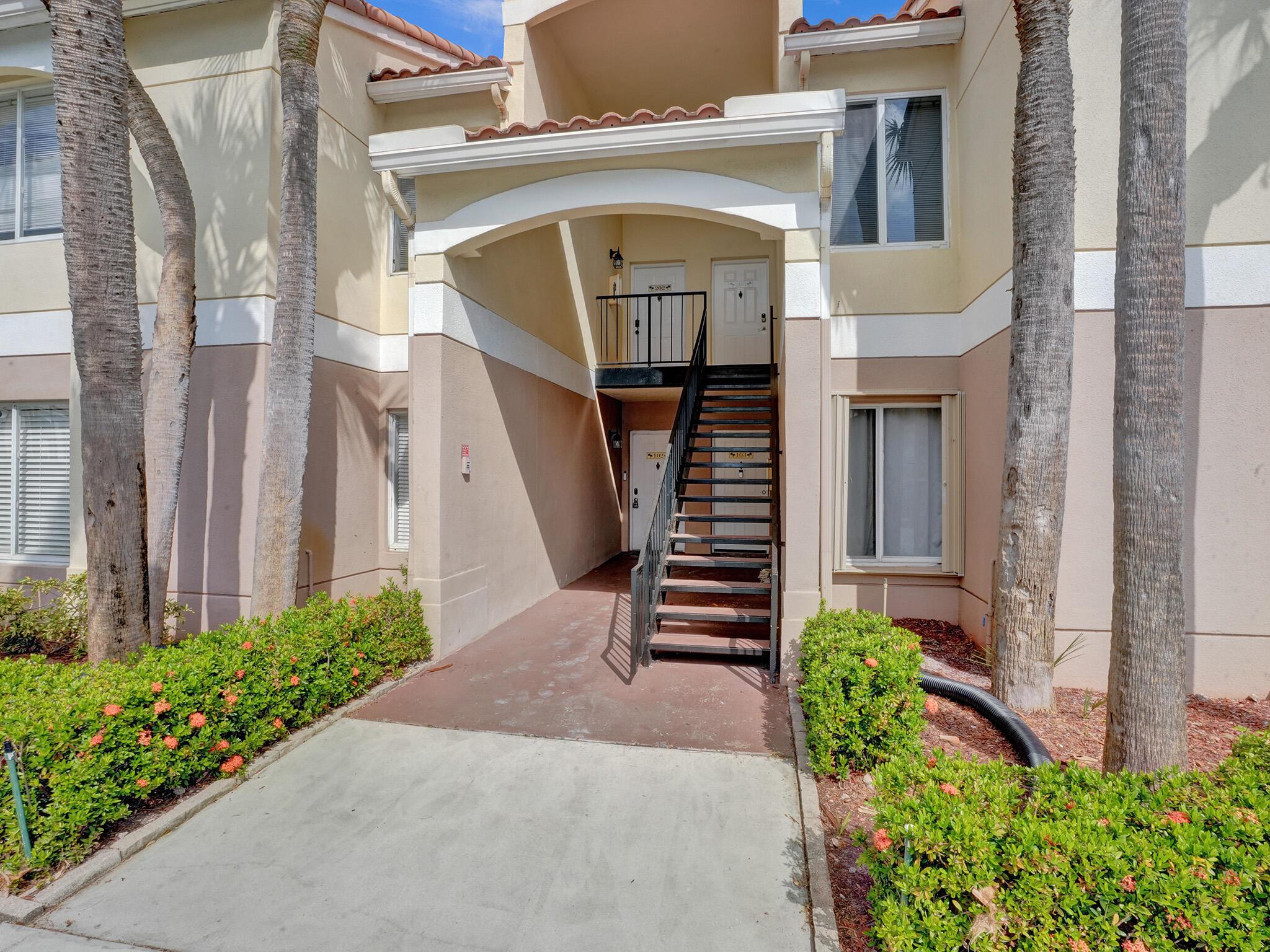 815 W Boulevard 11-202