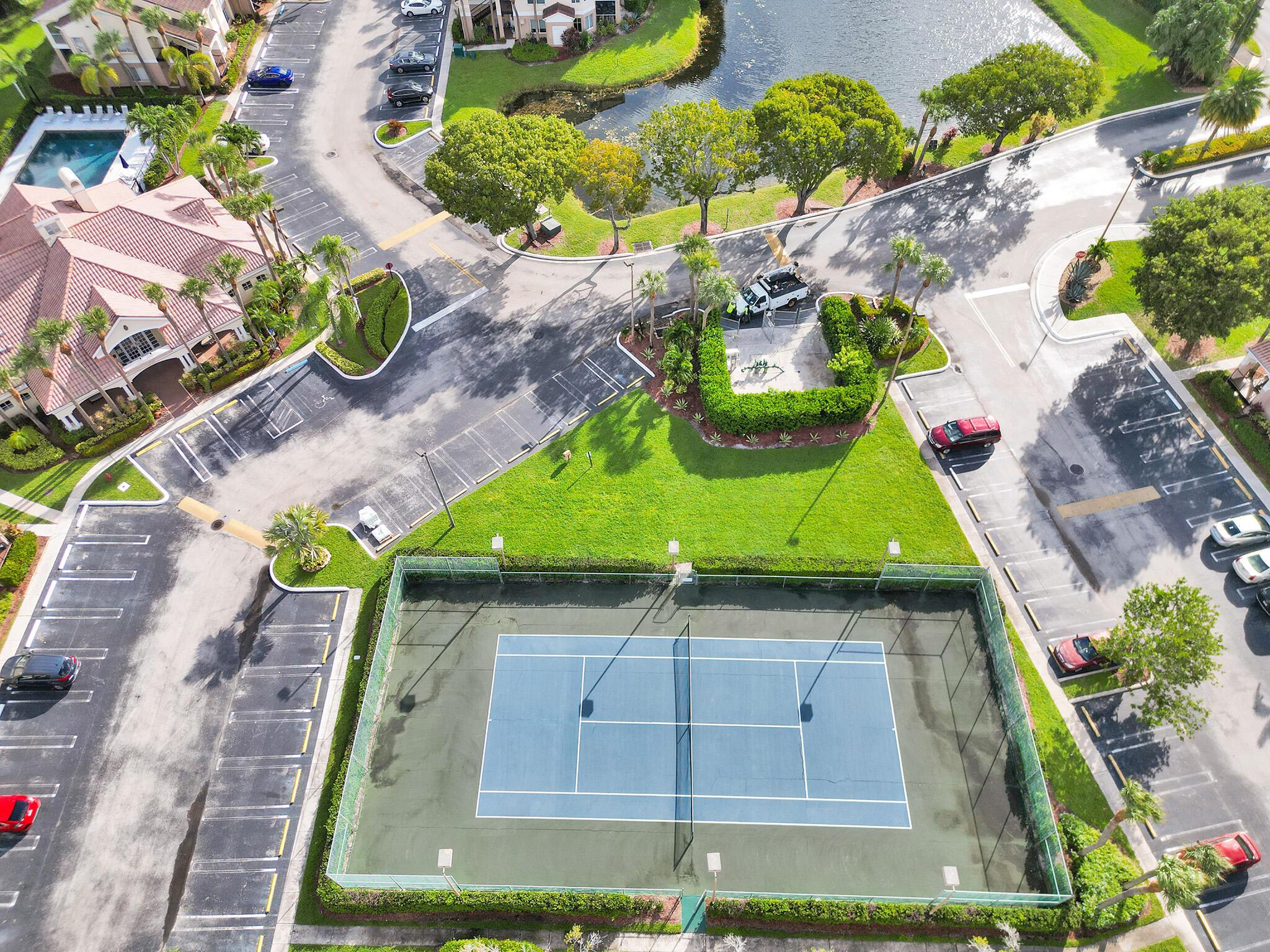 815 W Boulevard 11-202