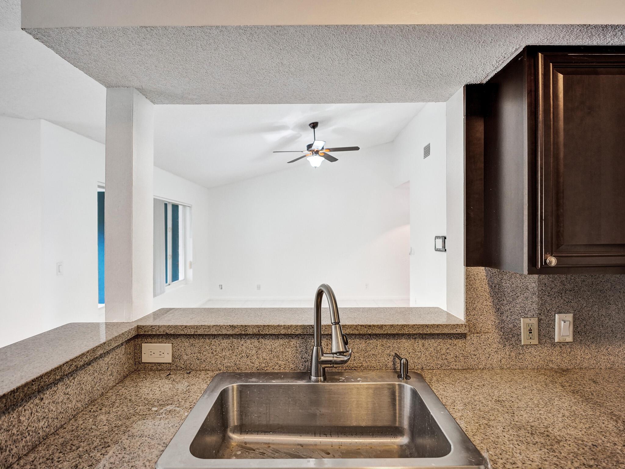 815 W Boulevard 11-202