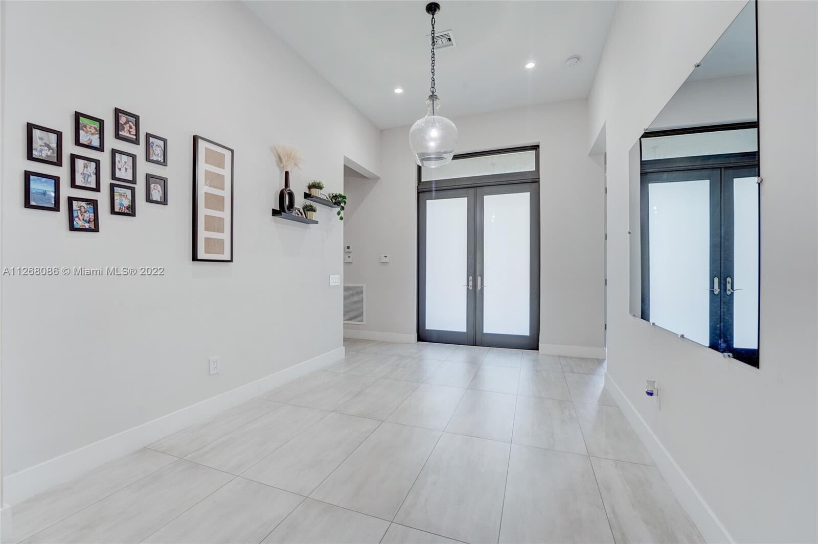 5663 W Brookfield Circle