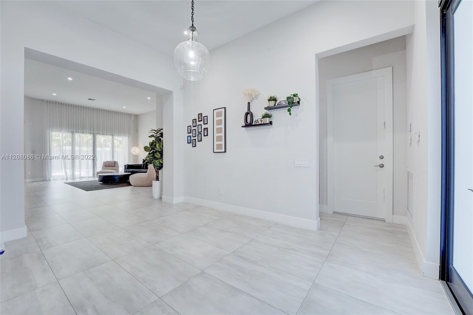 5663 W Brookfield Circle