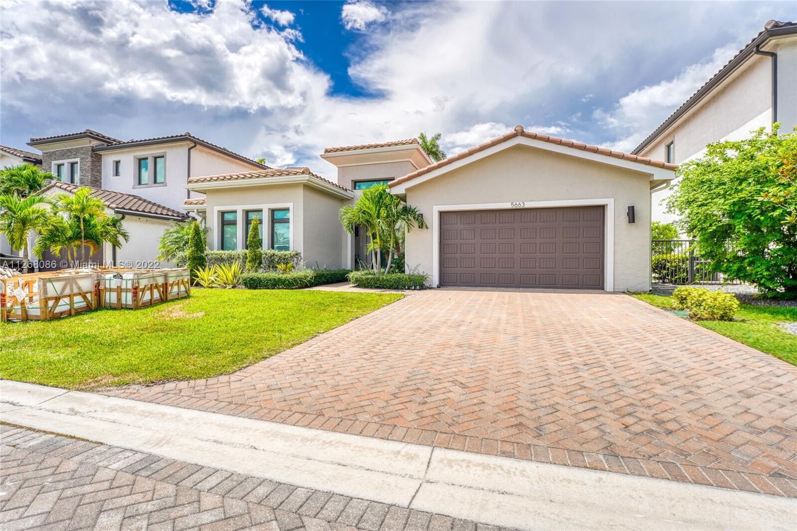 5663 W Brookfield Circle