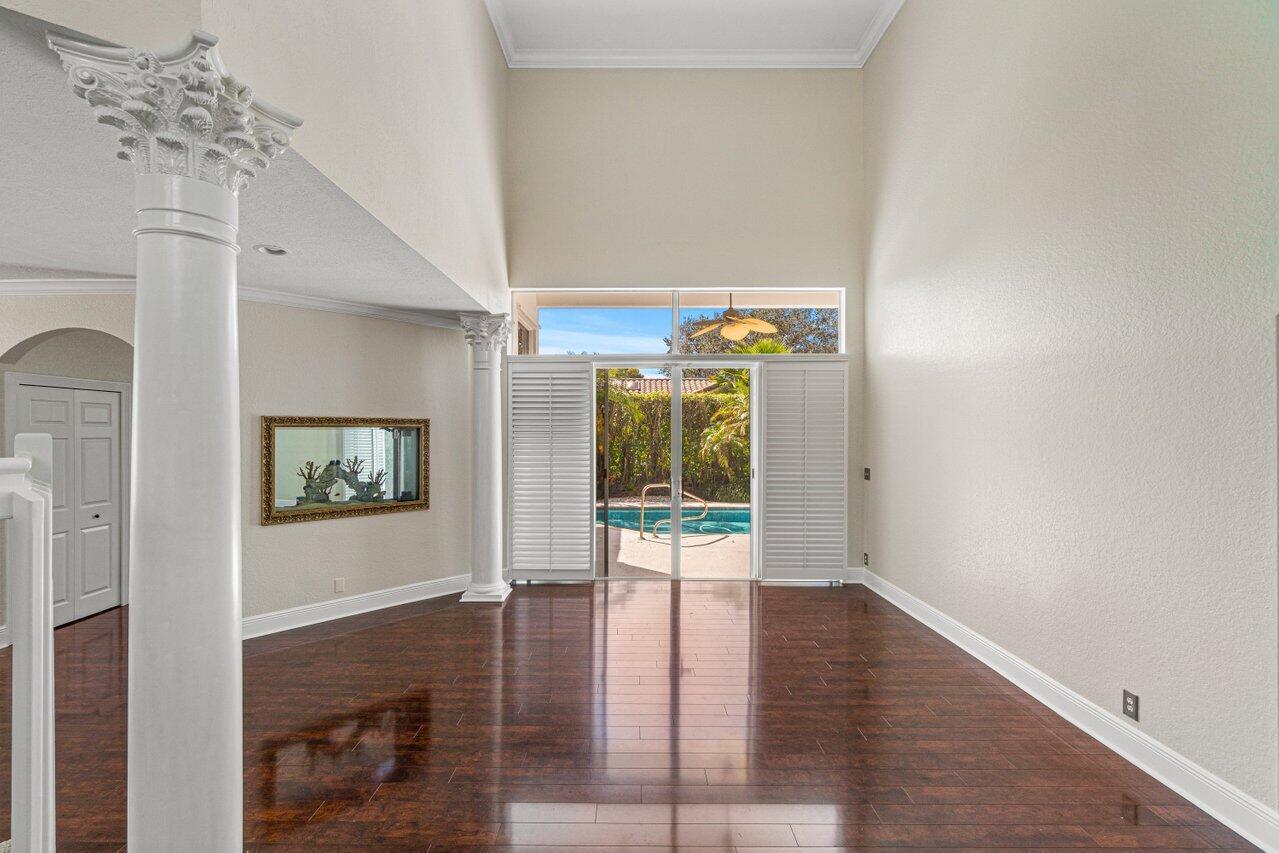 6135 Vista Linda Lane
