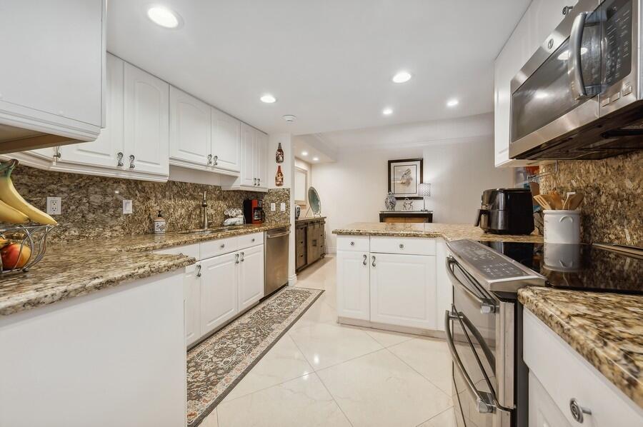 2200 S Ocean Boulevard 106