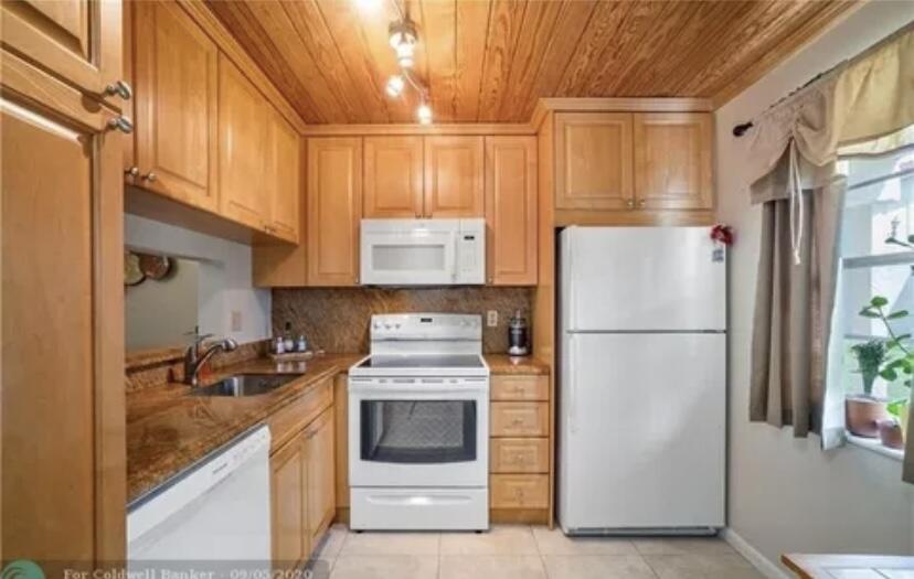 3576 N University Drive D-5