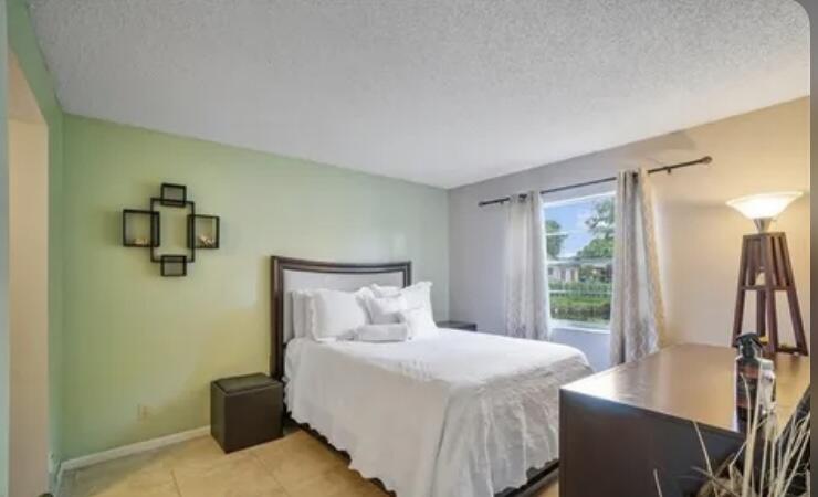 3576 N University Drive D-5