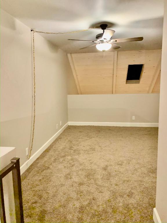 33 Deer Creek Road D106