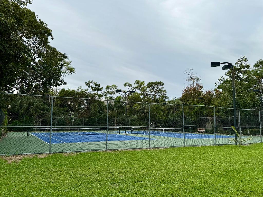 33 Deer Creek Road D106