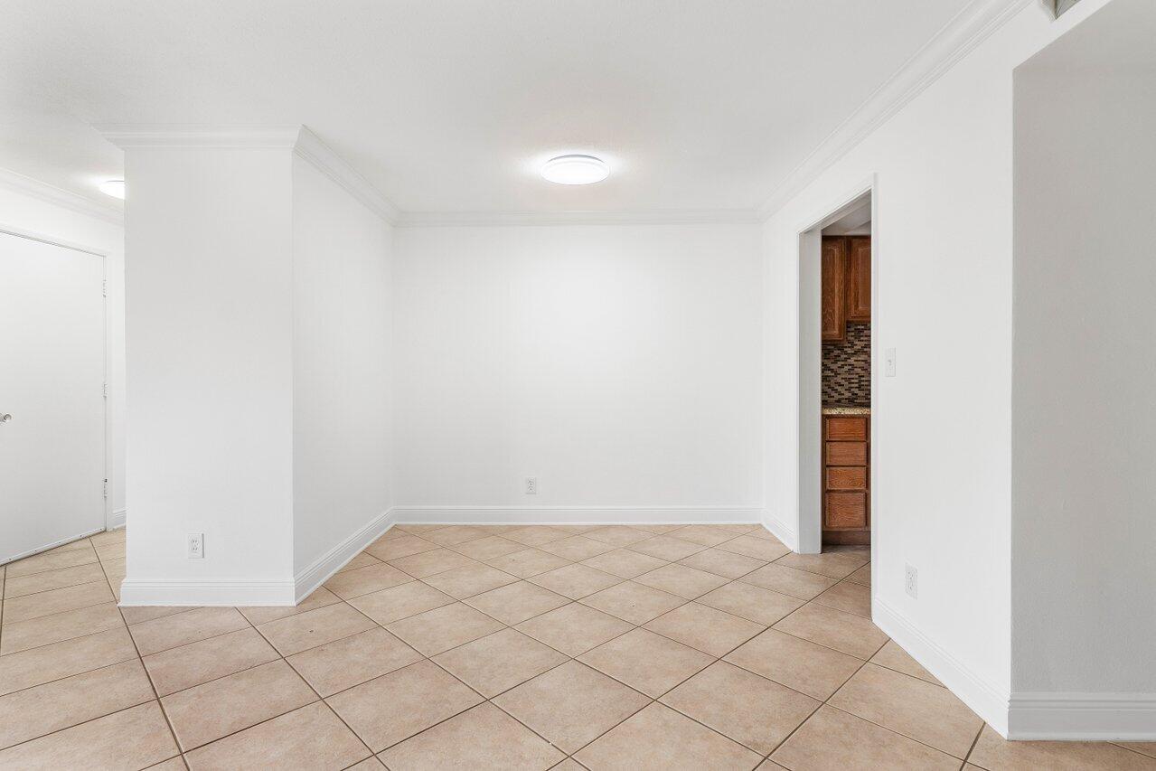 371 SW 8th Street 2-B-W