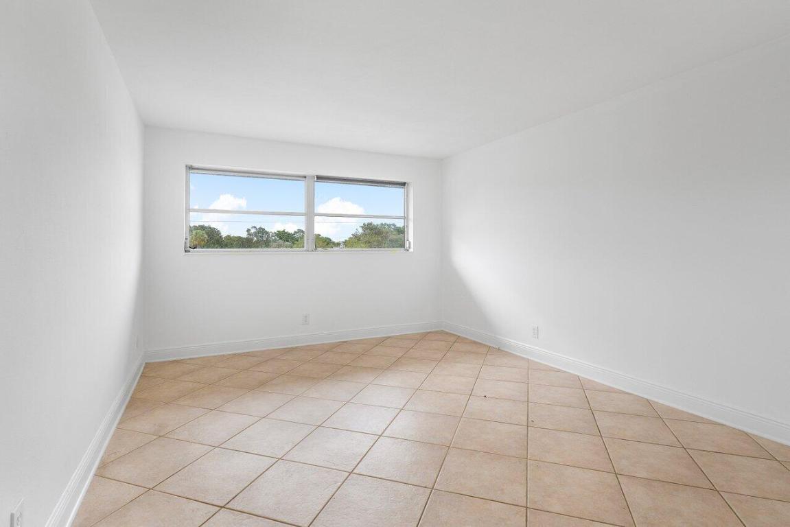 371 SW 8th Street 2-B-W