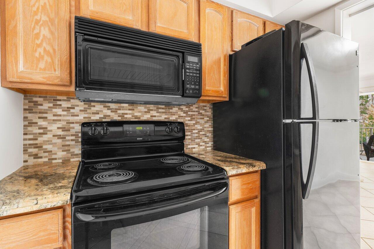 371 SW 8th Street 2-B-W