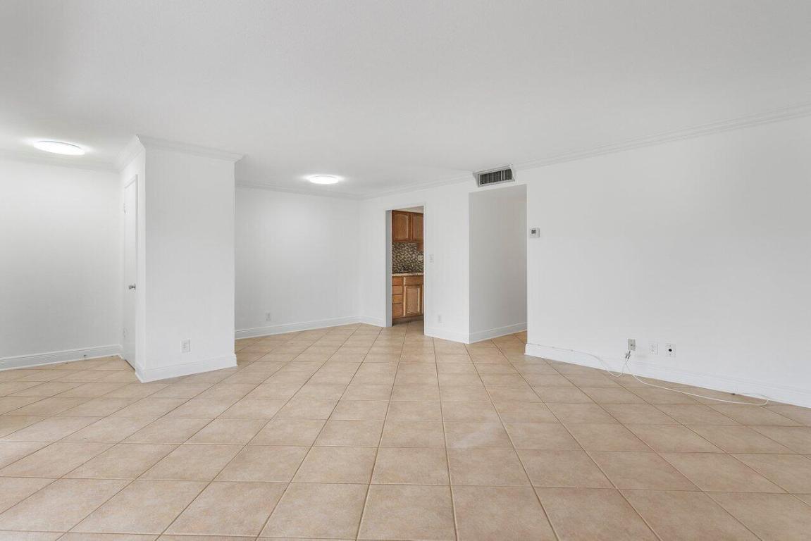 371 SW 8th Street 2-B-W