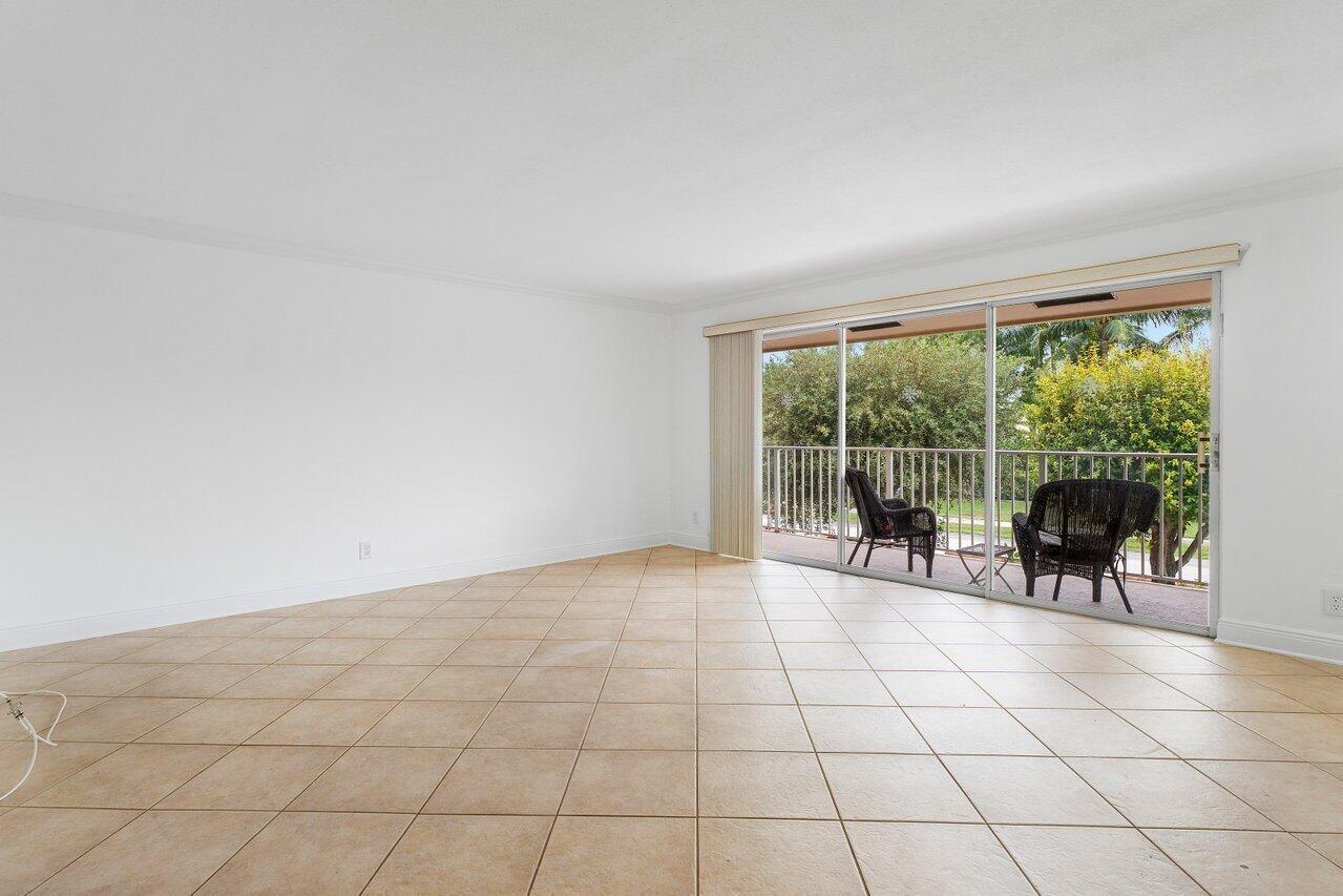 371 SW 8th Street 2-B-W