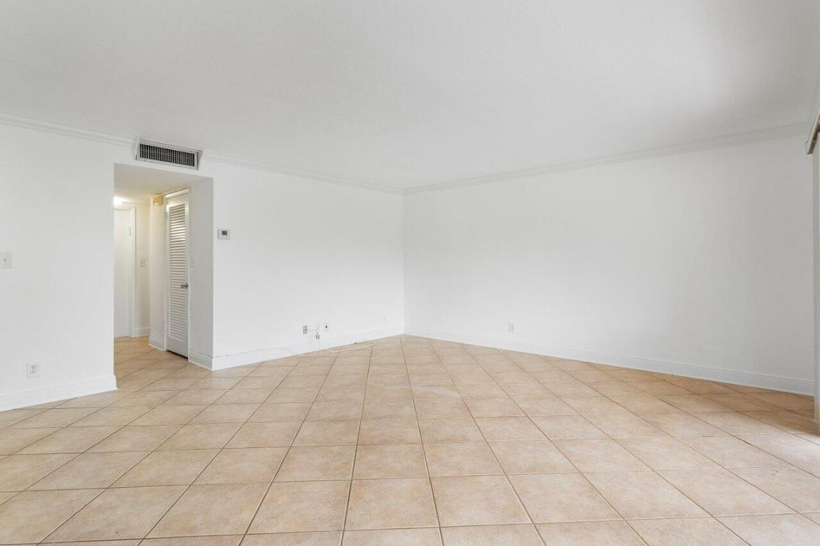 371 SW 8th Street 2-B-W